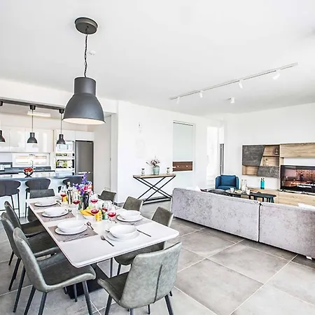 Villa Olivine Pearl 6 *