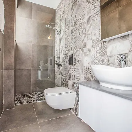 Olivine Pearl 6 * Protaras
